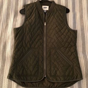 Old Navy Olive Green Quilted Vest! Gently Used!